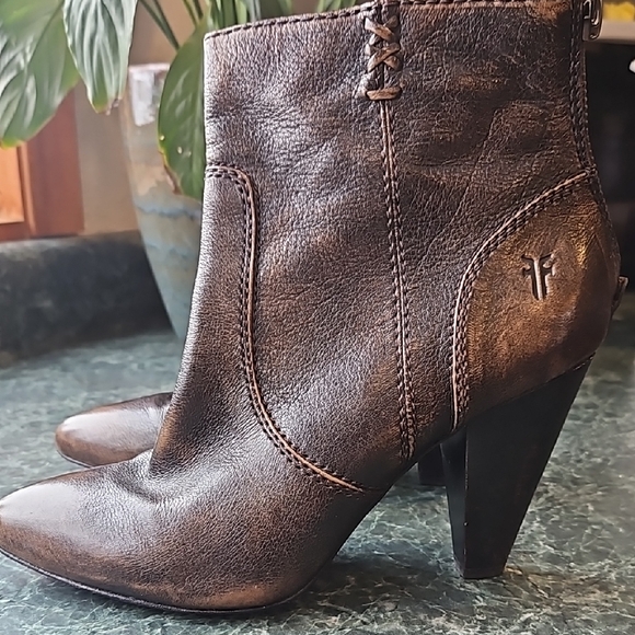 Frye Women's Brown Leather Ankle Boots - Picture 1 of 5